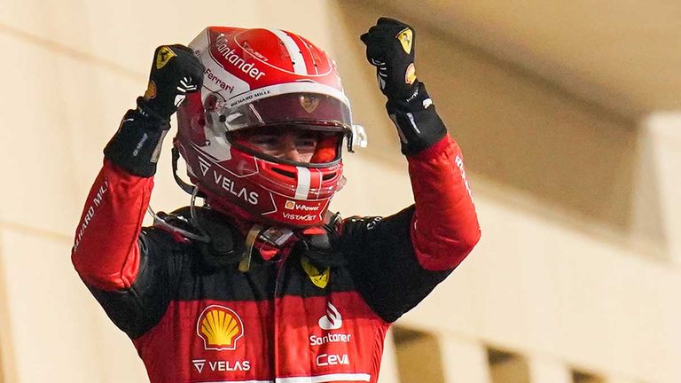 Charles Leclerc (r.) konnte das erste Rennen der Saison für sich entscheiden.