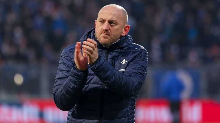 Torsten Lieberknecht nimmt zwei aus der Ukraine geflüchtete Menschen auf.