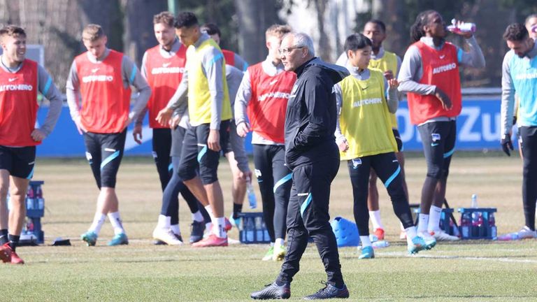 Das soll ihm jetzt auch bei Hertha BSC gelingen. Das Restprogramm: Hoffenheim (H), Leverkusen (A), Union (H), Augsburg (A), Stuttgart (H), Bielefeld (A), Mainz (H), Dortmund (A)