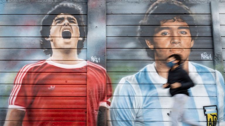 Diego Maradona wird künftig wohl nicht mehr bei FIFA 22 spielbar sein.