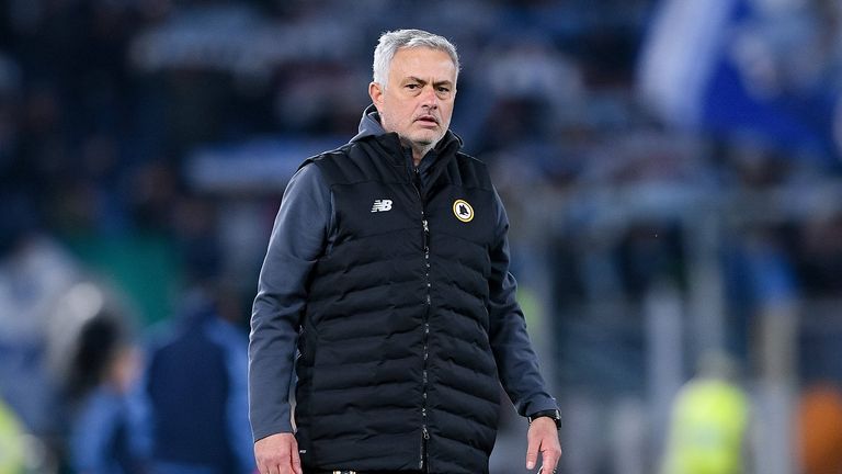 Einen Gehaltscheck von 770.000 Euro darf Jose Mourinho bei AS Rom jeden Monat erwarten. Damit liegt er auf Platz 2 im italienischen Vergleich. 