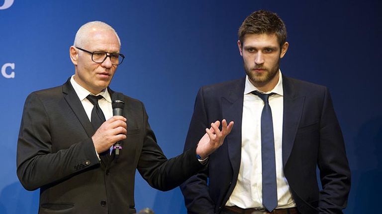 Peter Draisaitl (l.) hat mit Sky Sport über seinen Sohn Leon Draisaitl (r.) gesprochen, der zu den Superstars der NHL gehört.