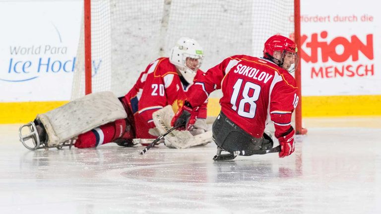 Die russischen Sledge-Eishockey-Athleten können bei Wettbewerben in Russland antreten.