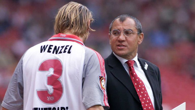 2001 rettete er den VfB Stuttgart vor dem Abstieg aus der Bundesliga.