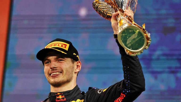 2021: In einem echten Thriller im letzten Rennen der Saison in Abu Dhabi holt Red-Bull-Pilot Max Verstappen sich in der letzten Runde den Weltmeistertitel.