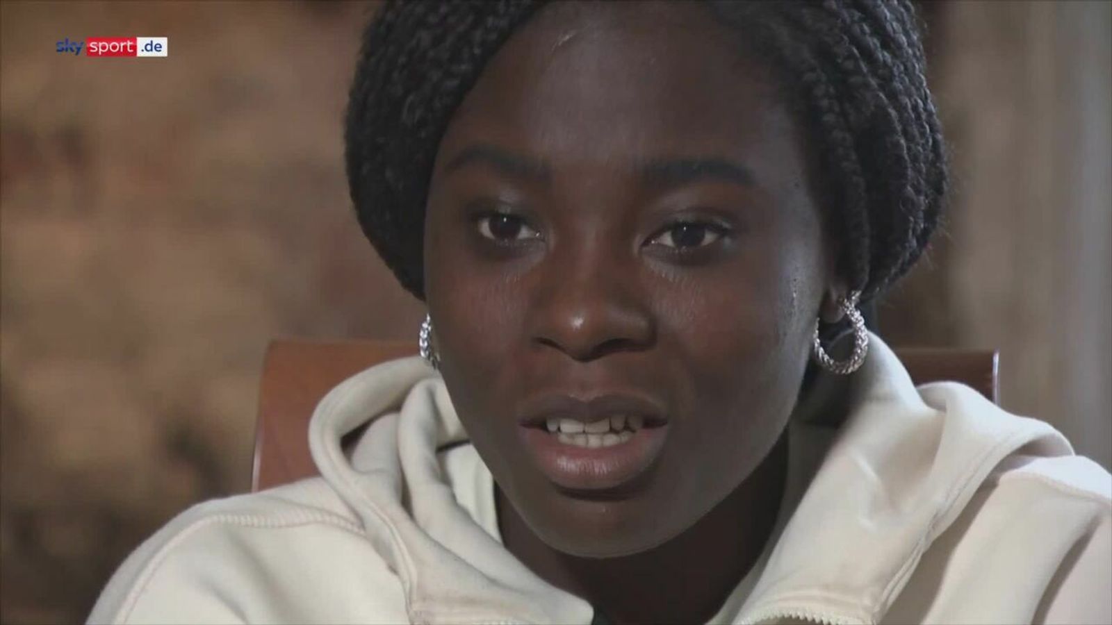 DFB Frauen Video Nicole Anyomi redet über Diskriminierungserfahrungen