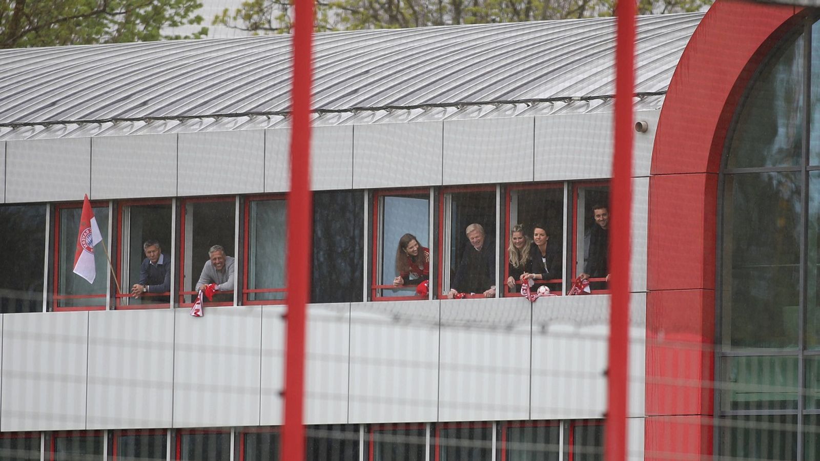 FC Bayern: Lewandowski Und Müller Fehlen Erkältet Im Training | Fußball ...