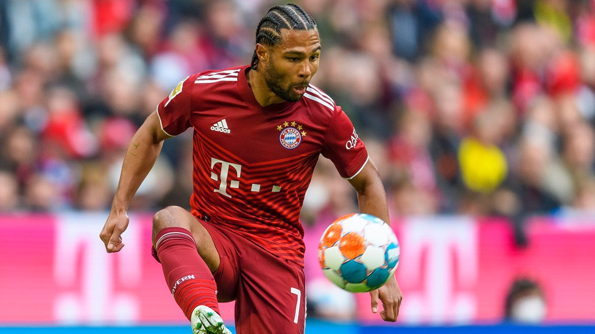 FC Bayern Transfer News: Serge Gnabry Wird Seinen Vertrag Verlängern ...