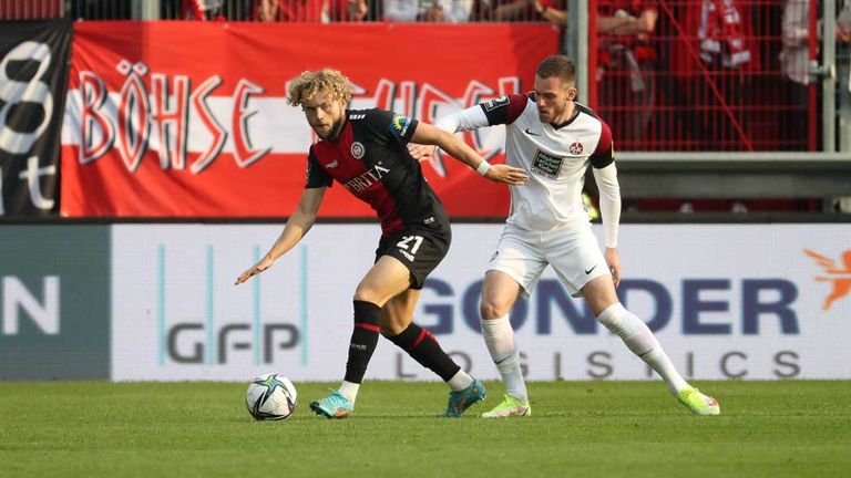 Der 1. FC Kaiserslautern patzt im Aufstiegsrennen der 3. Liga beim SV Wehen Wiesbaden.