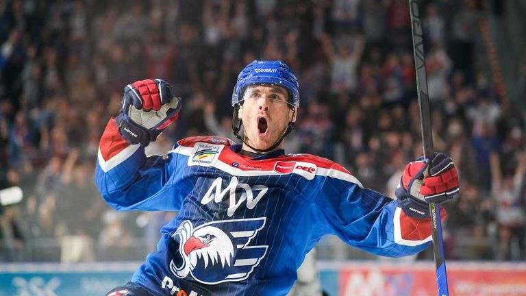 Jordan Szwarz und die Adler Mannheim stehen im Playoff-Halbfinale in der DEL.