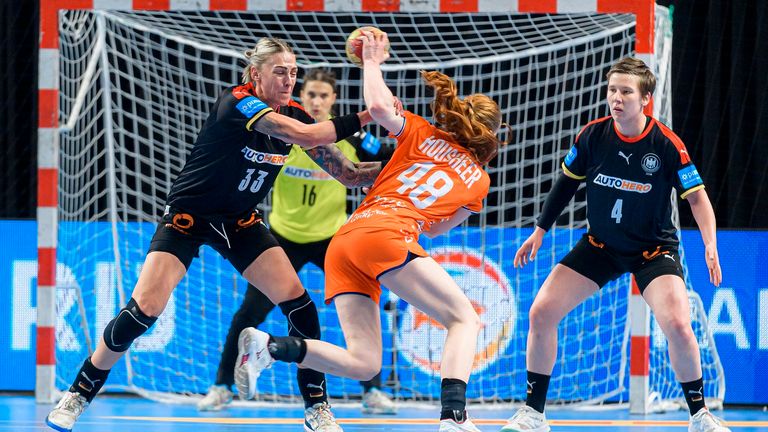 Gegen die Auswahl der Niederlande mussten sich die deutschen Handballerinnen im EM-Test mit 18:24 geschlagen geben. 