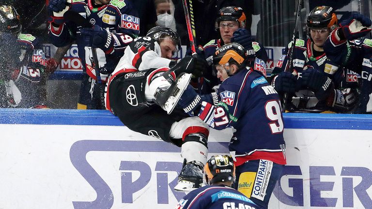 Die Eisbären sind in einem harten Spiel gegen die Kölner Haie als Sieger vom Eis gegangen.