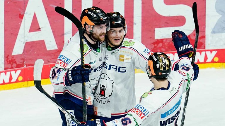 Die Eisbären Berlin gewinnen auch Spiel 2 der Halbfinal-Serie gegen die Adler Mannheim in der DEL.