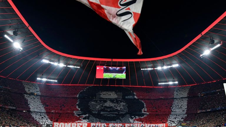 Choreografie zu Ehren von Gerd Müller.