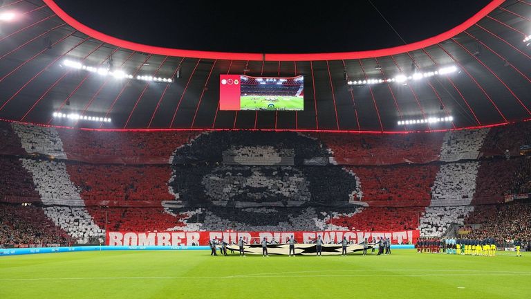 Vor dem Spiel gegen Villarreal erinnerten die Fans des FC Bayern an Gerd Müller.