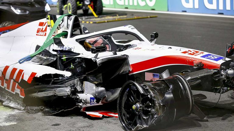 Der Haas von Mick Schumacher ist nach dem Crash völlig zerstört.