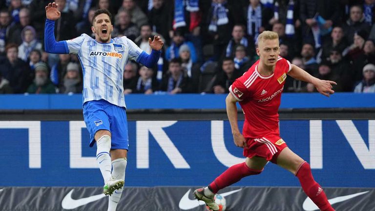 Stevan Jovetic (l.) zieht sich im Derby gegen Union Berlin einen Muskelfarerriss zu.