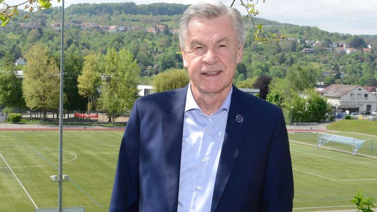 Ottmar Hitzfeld sieht den FC Bayern im Spiel gegen den BVB leicht favorisiert.