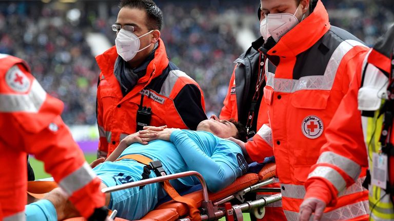 Marco Meyerhöfer musste kurz vor Schluss des Spiels in Frankfurt vom Platz gebracht werden.