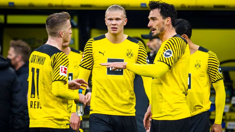 Mats Hummels, Erling Haaland und Marco Reus verieren mit Borussia Dortmund deutlich gegen RB Leipzig.