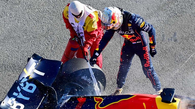 Max Verstappen verzeichnet mit seinem Red Bull bereits den zweiten Ausfall im dritten Saisonrennen. 