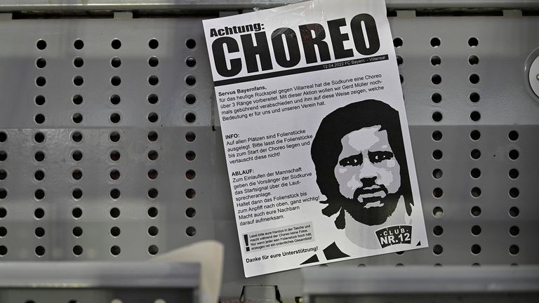 Choreografie zu Ehren von Gerd Müller.