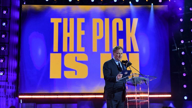 "Der Pick ist da": Beim NFL-Draft 2022 kämpfen die besten Football-Teams der Welt erneut um die stärksten College-Talente.