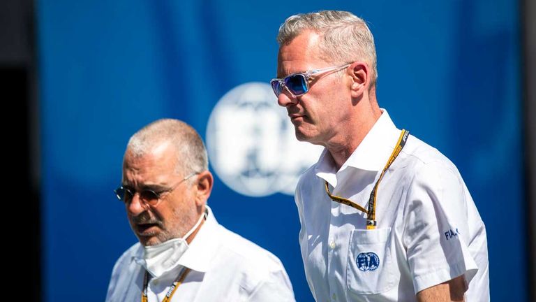 Die beiden F1-Renndirektoren Niels Wittich (vorne) und Eduardo Freitas haben sich mit dem Coronavirus infiziert und sind fraglich für Miami.