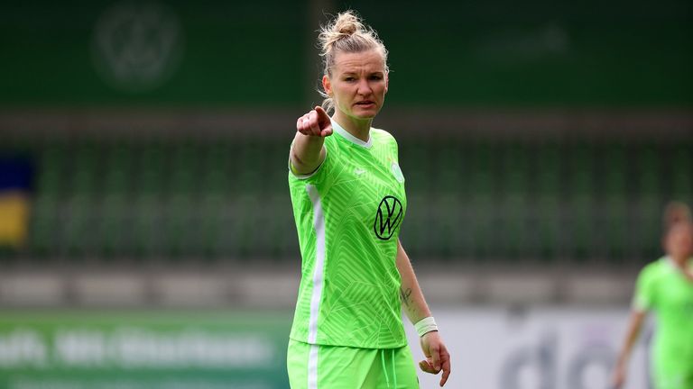 Nationalspielerin Alexandra Popp sieht Deutschland im europäischen Vergleich im Frauenfußball hintendran.