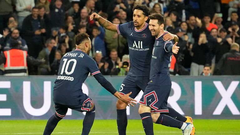Lionel Messi (r.) schießt PSG gegen den RC Lens zur französischen Meisterschaft.