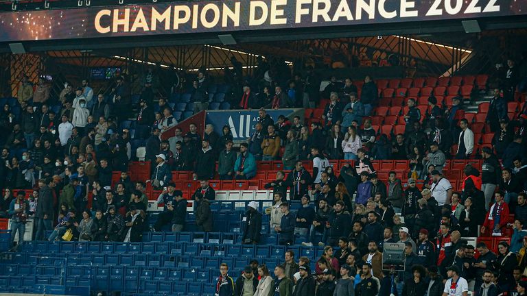 Eine Meisterschafts-Kulisse hat sich PSG wohl anders vorgestellt. Die Ultras fordern wegen des frühen Ausscheidens in der Champions League personelle Veränderungen. 