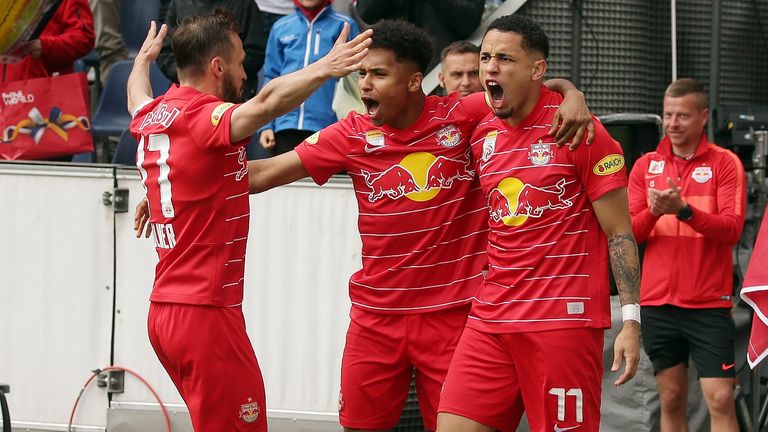 Mit einem 5:0-Erfolg über Austria Wien machten die Salzburger den neunten Meistertitel in Serie perfekt. 
