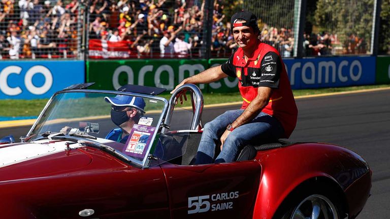 Carlos Sainz verlängert seinen Vertrag bei Ferrari.