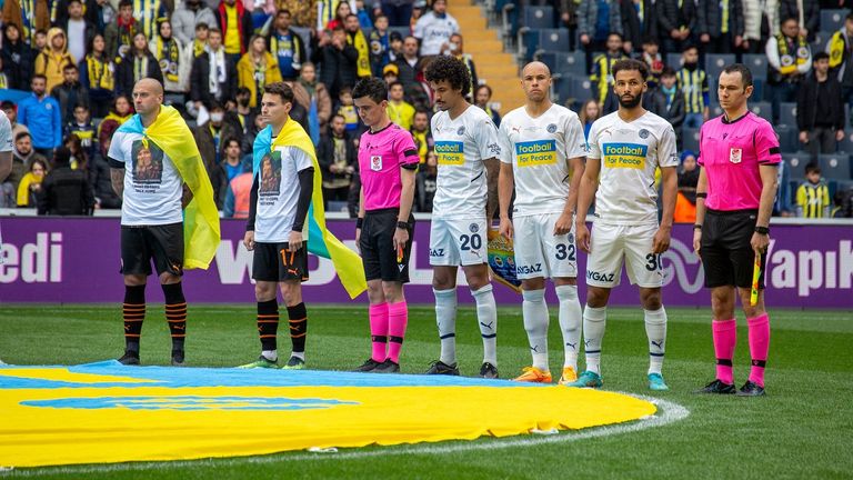 April 19, 2022: Fenerbahce and Shakhtar Donetsk faced each other in a friendly match to draw attention to the war in Ukraine and to help the victims. Fenerbahce Football Team defeated Shakhtar Donetsk 1-0 in a special match within the scope of the ''Shakhtar Donetsk Global Tour'', which was launched to draw attention to the theme of ''Peace in Ukraine'' and to contribute to the victims of war in Istanbul, Turkey on April 19, 2022. (Credit Image: . Tolga Ildun/ZUMA Press Wire)
