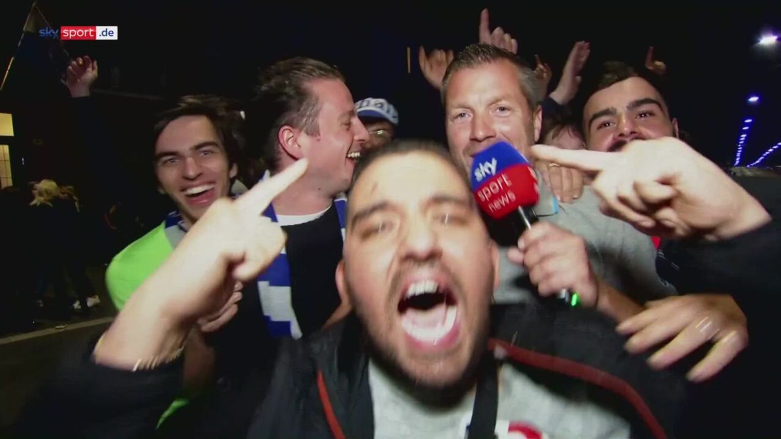 Schalke 04 Fans feiern den Aufstieg Fußball News Sky Sport