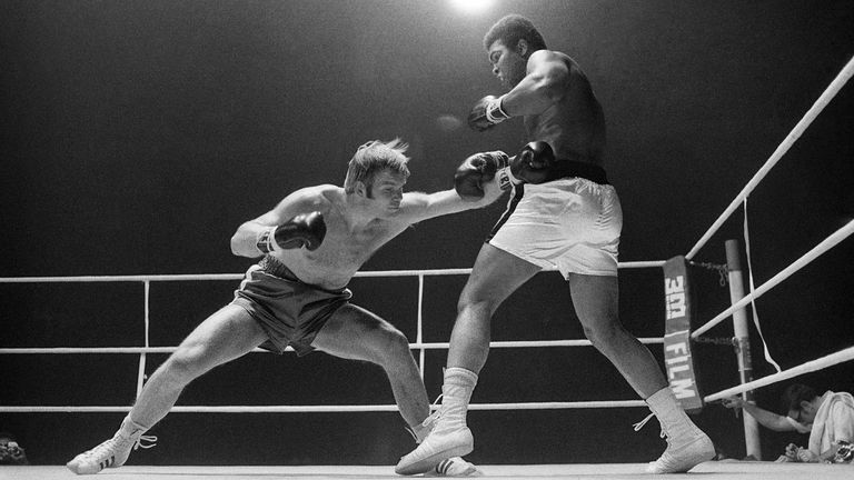 Jürgen Blin bei seinem Kampf gegen Muhammad Ali.