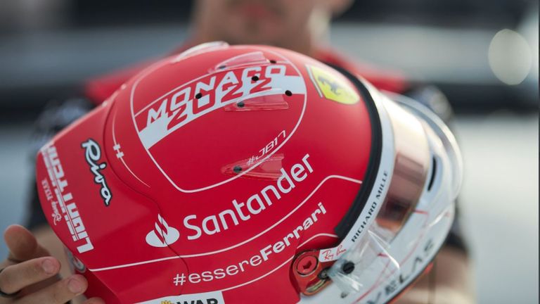 Ferrari-Star Charles Leclerc fährt in Monte-Carlo sein Heimrennen. Dafür hat sich der Monegasse ein besonderes Helm-Design ausgedacht. Quelle: Twitter - Scuderia Ferrari.
