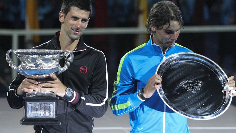 Sichtlich erschöpft. Novak Djokovic und Rafael Nadal nach dem epischen Finale von Melbourne 2012