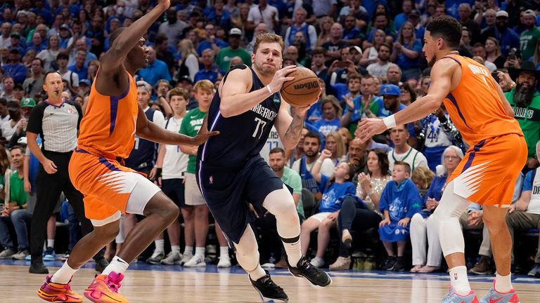 Luka Doncic führt seine Dallas Mavericks mit 26 Punkten zum Sieg gegen die Phoenix Suns und damit zum 2:2-Ausgleich der Serie.