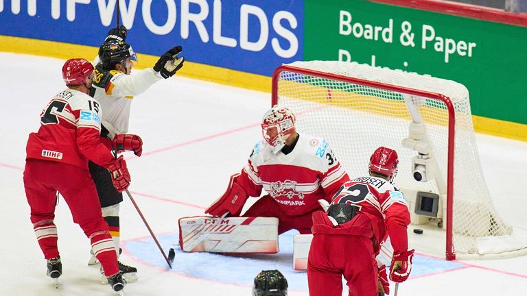 Deutschland gewinnt in der Eishockey-WM gegen Dänemark.