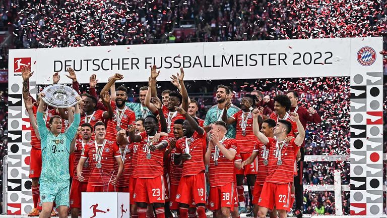 Meisterschale 2018 mit Rückseite Emblem FC Bayern München Rollbar-Foliert Neu 