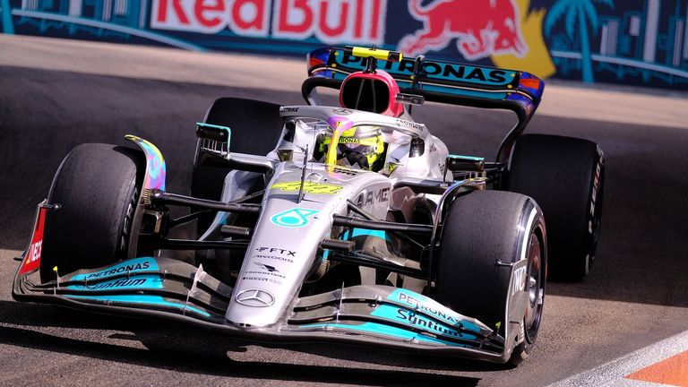 Lewis Hamilton und Mercedes fahren derzeit in der Formel 1 hinter Ferrari und Red Bull nur hinterher.