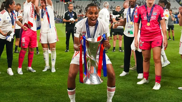 Emelyne Laurent verabschiedet sich aus Lyon mit dem Gewinn der Champions League.