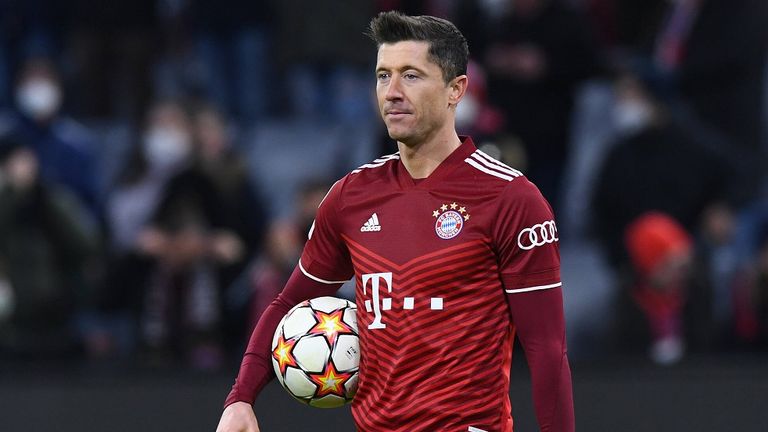 Bleibt Robert Lewandowski den Bayern erhalten oder zieht es ihn in Richtung Barcelona?