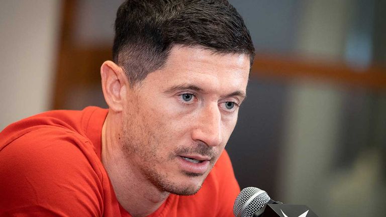 Robert Lewandowski äußert sich auf einer Pressekonferenz im Rahmen der Länderspiele mit Polen klar zu seiner Zukunft.