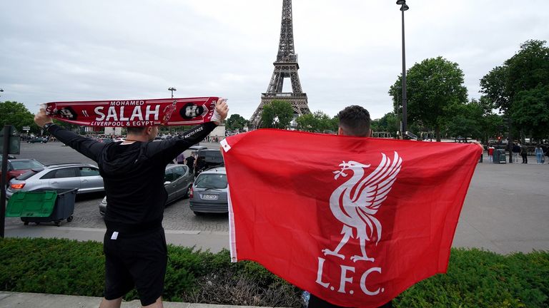 Manche Fans des FC Liverpool mussten bei der Anreise nach Paris kreativ werden.