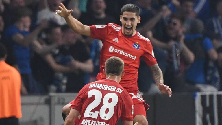 Ludovit Reis schießt den Hamburger SV im Relegations-Hinspiel bei Hertha BSC zum Sieg.