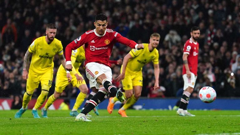 Cristiano Ronaldo trifft beim Sieg von Manchester United gegen den FC Brentford vom Elfmeterpunkt.