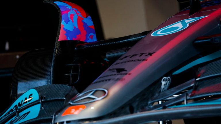 Das Luftleitblech am Mercedes gibt einen ersten Vorgeschmack darauf, wie der Heckflügel des Mercedes in Miami aussehen könnte. Genauso wie das Halo wurde der Look der drei Teile von Mad Dog Jones designt.