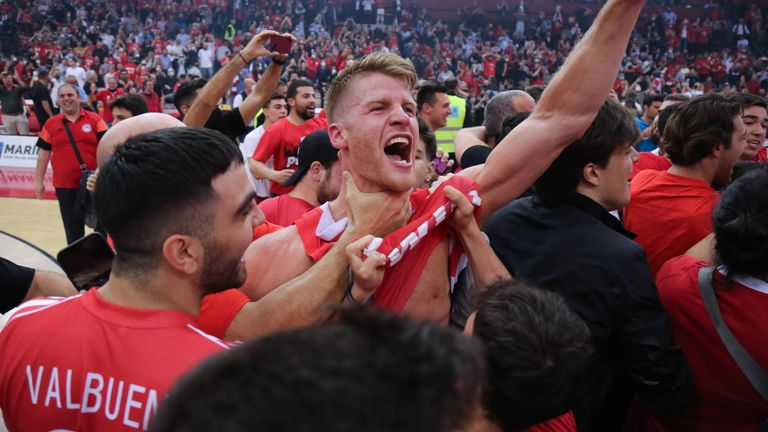 Ekstase pur im Stadion des Friedens und der Freundschaft beim 94:88-Erfolg von Olympiakos Piräus gegen die AS Monaco.